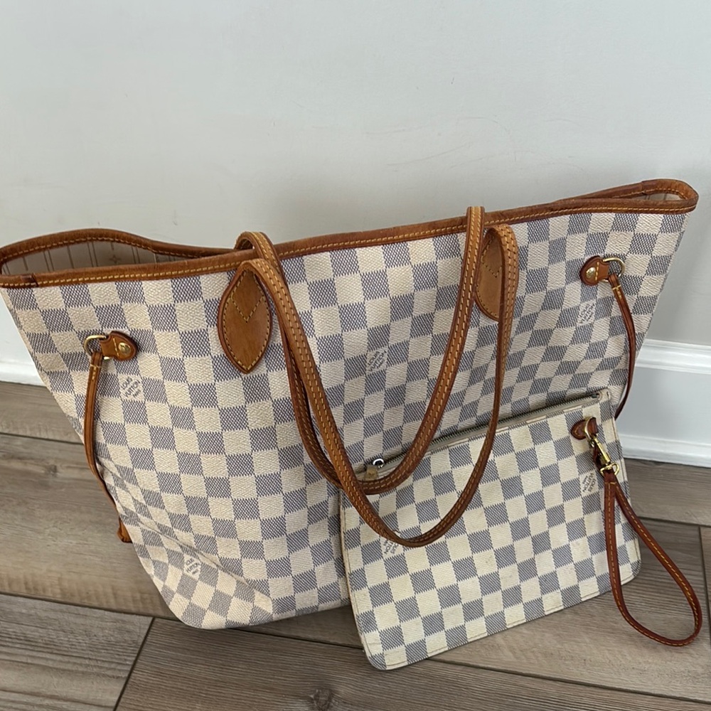 Louis Vuitton neverfull MM purse only
